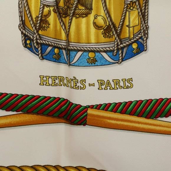 HERMES Carre 90 LES TAMBOURS Scarf Silk Red Auth 59263 - Picture 12 of 16